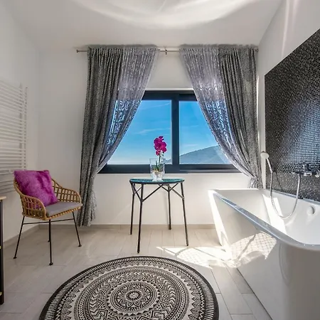 Lazi Sea View